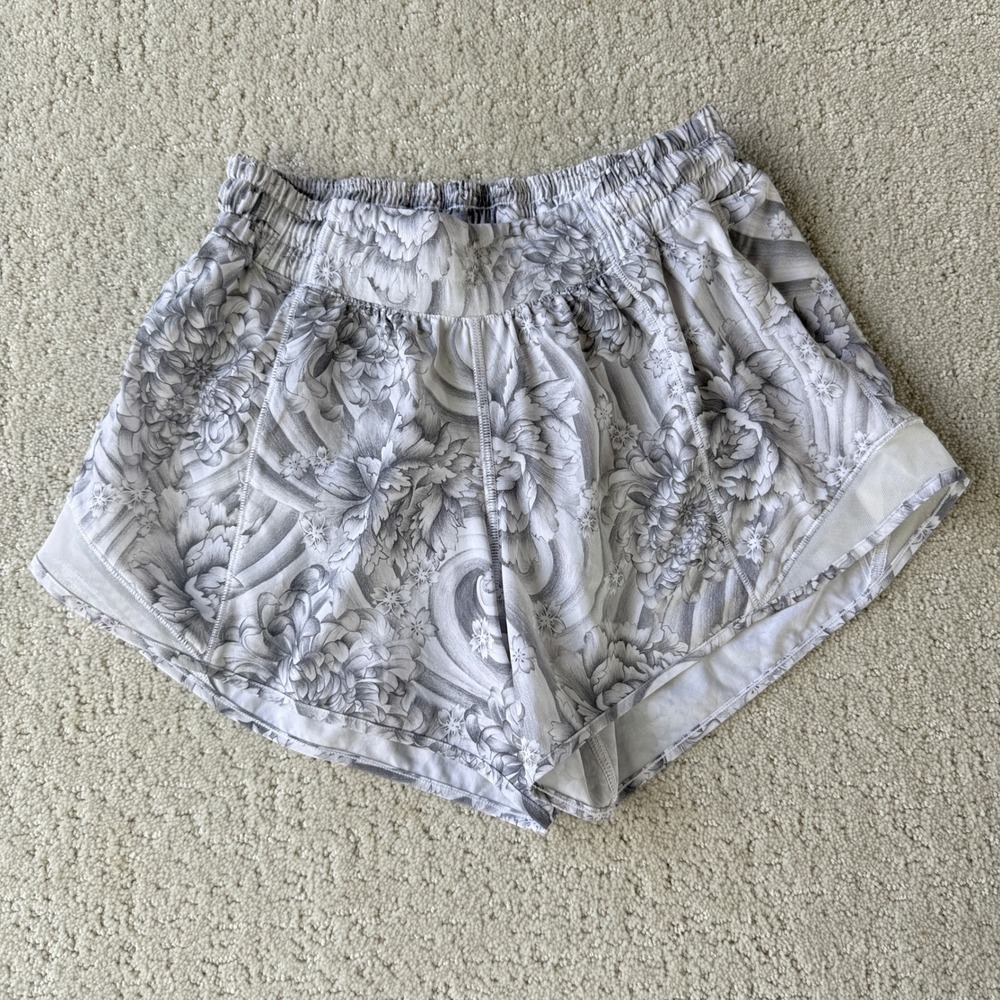 Lululemon Hotty Hot Short Women Size 4 Grey White Floral Peony Running Athletic